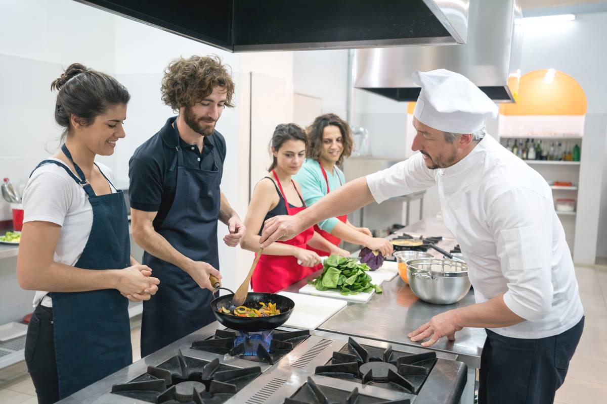 TÉCNICAS BÁSICAS DE COZINHA